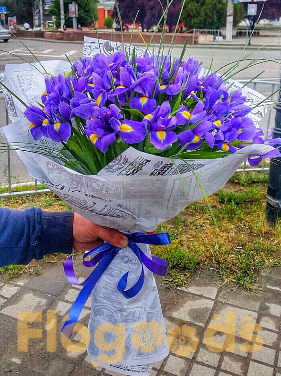 Букет «101 ирис» за 41 067 руб.
